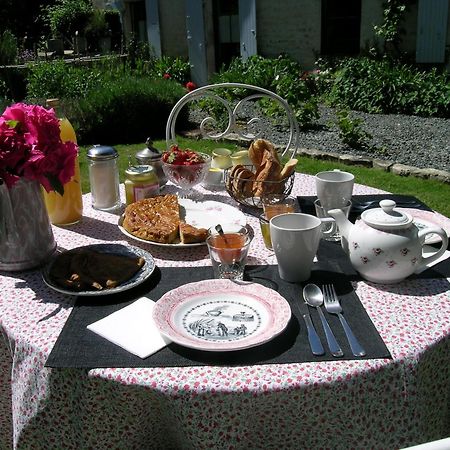 Les 2 Madeleine Bed & Breakfast Saint-Saturnin-du-Bois Екстериор снимка