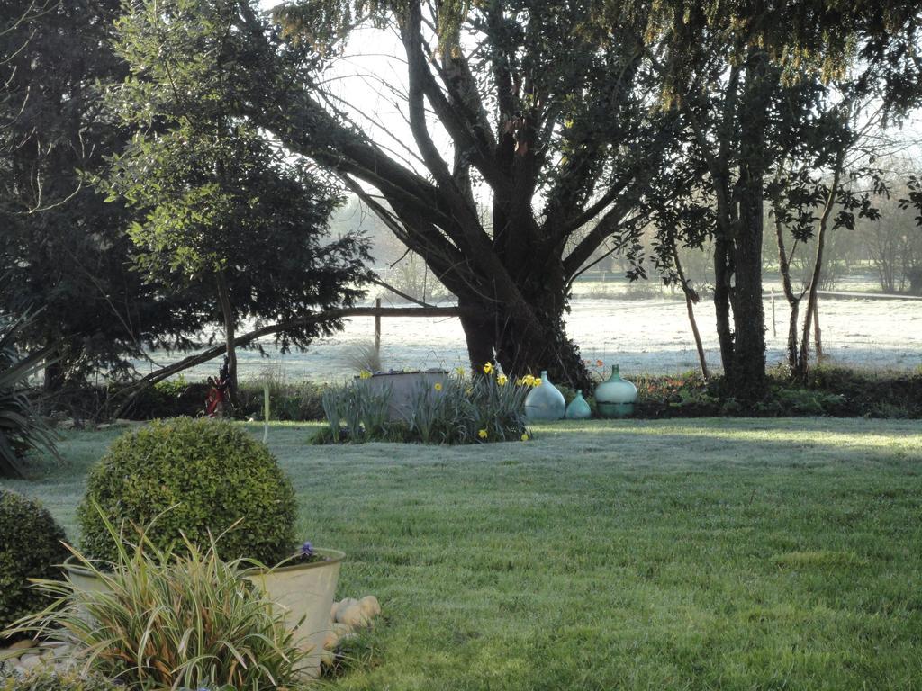 Les 2 Madeleine Bed & Breakfast Saint-Saturnin-du-Bois Екстериор снимка