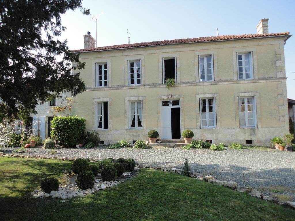 Les 2 Madeleine Bed & Breakfast Saint-Saturnin-du-Bois Екстериор снимка
