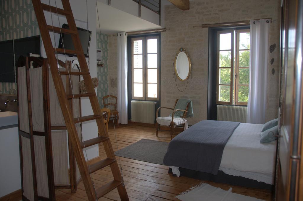 Les 2 Madeleine Bed & Breakfast Saint-Saturnin-du-Bois Екстериор снимка