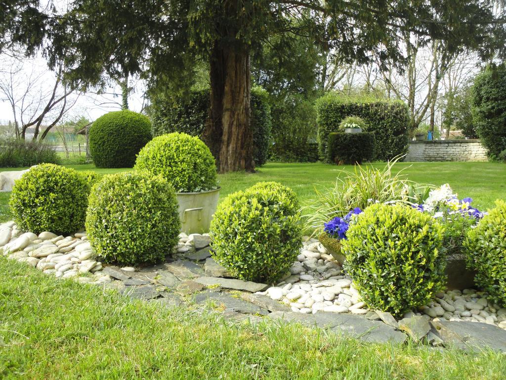 Les 2 Madeleine Bed & Breakfast Saint-Saturnin-du-Bois Екстериор снимка