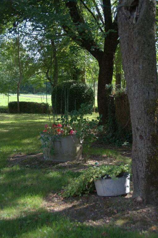 Les 2 Madeleine Bed & Breakfast Saint-Saturnin-du-Bois Екстериор снимка