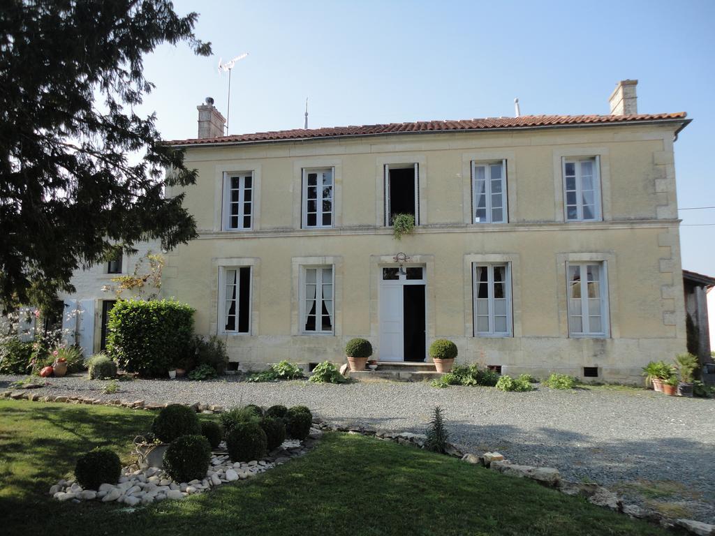 Les 2 Madeleine Bed & Breakfast Saint-Saturnin-du-Bois Екстериор снимка