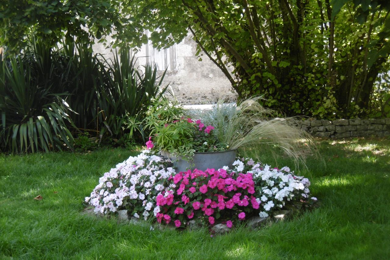 Les 2 Madeleine Bed & Breakfast Saint-Saturnin-du-Bois Екстериор снимка