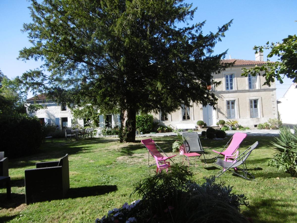 Les 2 Madeleine Bed & Breakfast Saint-Saturnin-du-Bois Екстериор снимка