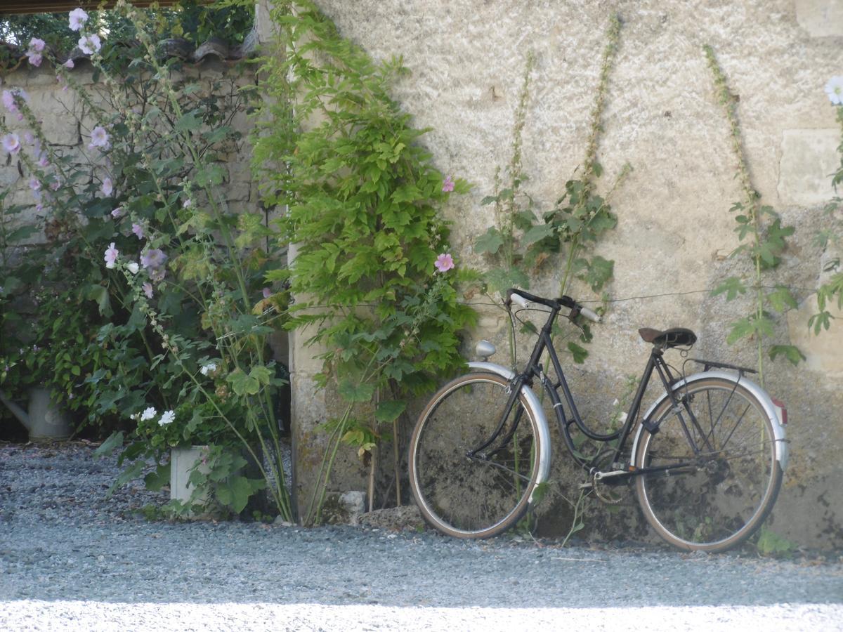 Les 2 Madeleine Bed & Breakfast Saint-Saturnin-du-Bois Екстериор снимка
