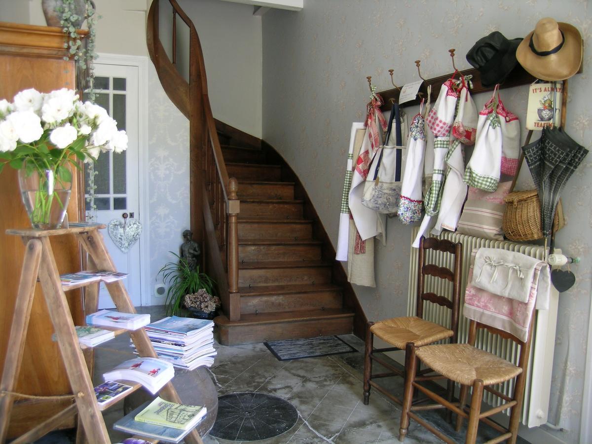 Les 2 Madeleine Bed & Breakfast Saint-Saturnin-du-Bois Екстериор снимка
