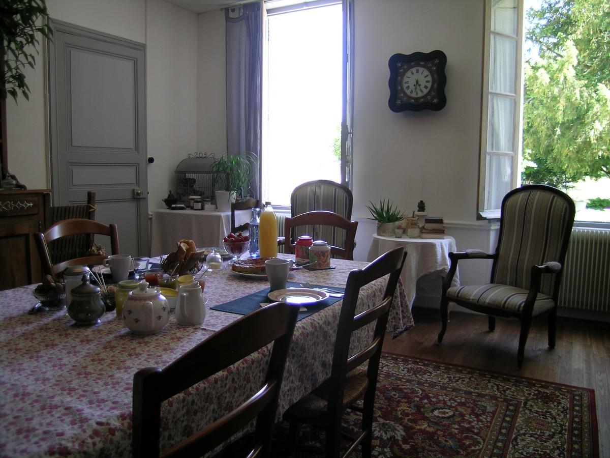 Les 2 Madeleine Bed & Breakfast Saint-Saturnin-du-Bois Екстериор снимка