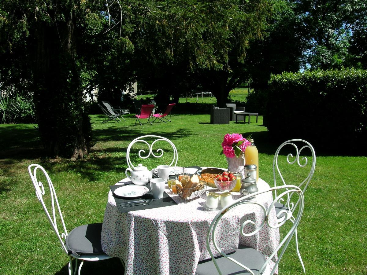 Les 2 Madeleine Bed & Breakfast Saint-Saturnin-du-Bois Екстериор снимка