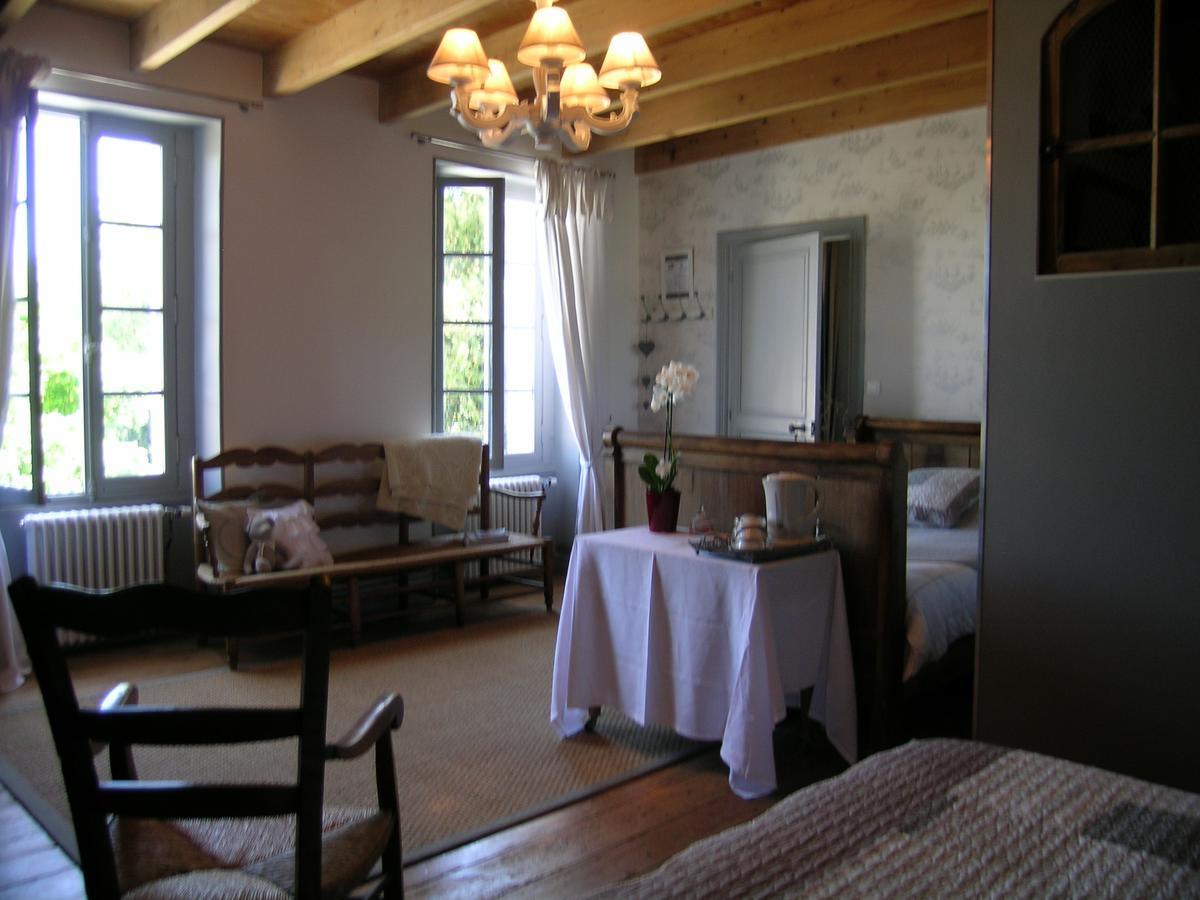 Les 2 Madeleine Bed & Breakfast Saint-Saturnin-du-Bois Екстериор снимка