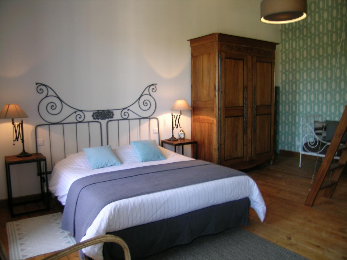 Les 2 Madeleine Bed & Breakfast Saint-Saturnin-du-Bois Екстериор снимка