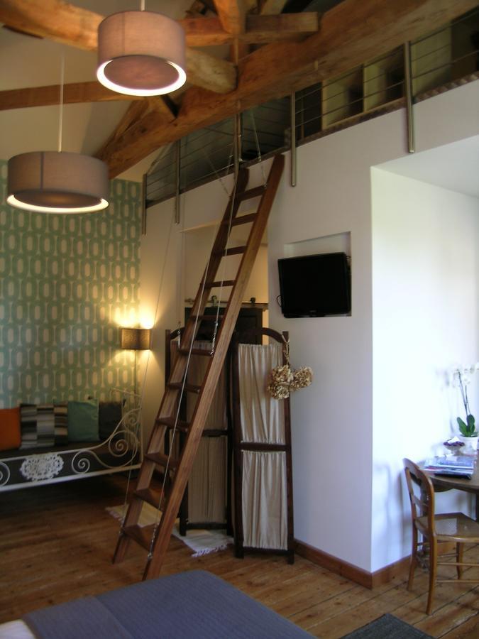 Les 2 Madeleine Bed & Breakfast Saint-Saturnin-du-Bois Екстериор снимка