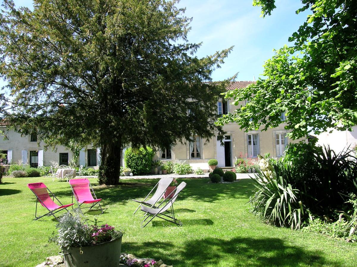 Les 2 Madeleine Bed & Breakfast Saint-Saturnin-du-Bois Екстериор снимка