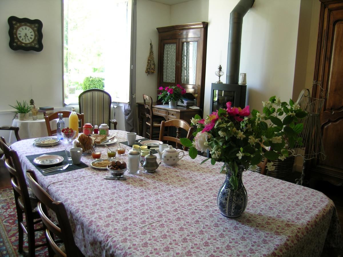 Les 2 Madeleine Bed & Breakfast Saint-Saturnin-du-Bois Екстериор снимка