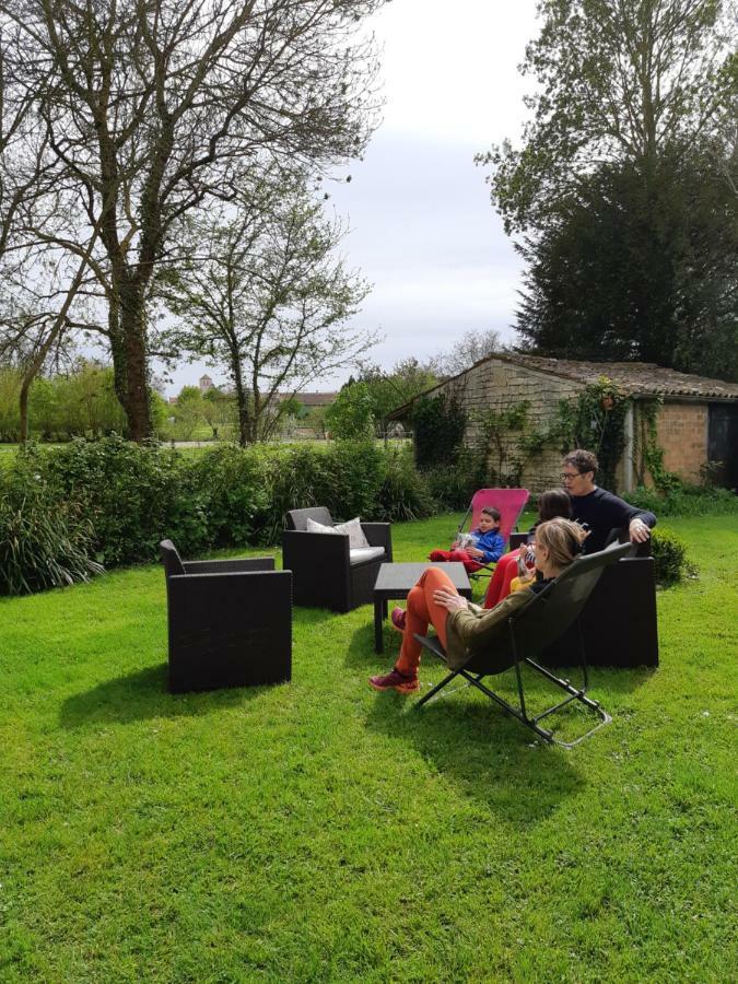 Les 2 Madeleine Bed & Breakfast Saint-Saturnin-du-Bois Екстериор снимка